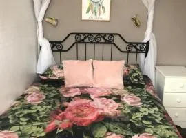Melrose Hotel