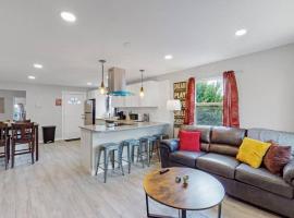 Remodeled 66th 3 king Beds home in Denver, holiday home in Denver