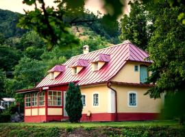 Domčok na Slnečnom Kopci, hotel a selmecbányai új vár környékén Selmecbányán