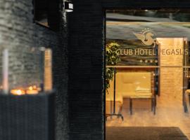 Club Hotel Pegasus, готель у місті Тісауг
