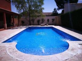 4 bedrooms villa with private pool jacuzzi and wifi at Arcas、Arcasのホテル