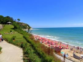 Бяла Клиф Форест - Byala Cliff Forest, hotel in Byala