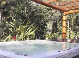 Casa Linda - Piscina Ampla - Jacuzzi - Imenso Jardim