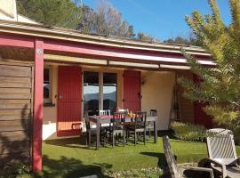 MAZET 6 pers. (Piscine) 20 mn de FREJUS/St MAXIME, Hotel in Plan Florent