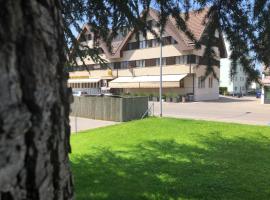 Hotel Landhaus، فندق في Niederuzwil