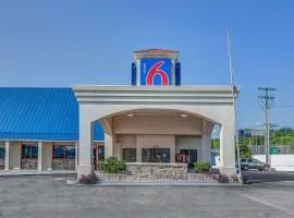 Motel 6-Calhoun, GA