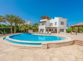 Beautiful 4 bedroom White Villa with Heated Pool