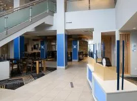 Holiday Inn Express & Suites - Aurora Medical Campus by IHG
