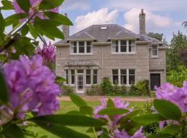 Haven Retreat Scotland - Large 4 Bed House with Woodland garden, Aboyne ,Royal Deeside, sumarhús í Aboyne