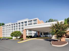 Holiday Inn University Area Charlottesville, an IHG Hotel, hotel perto de Aeroporto Charlottesville-Albemarle - CHO, Charlottesville