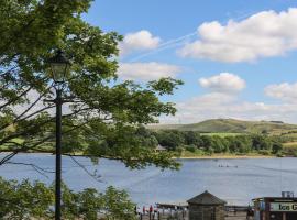 The Loft at the Lake, hotel with parking in Littleborough