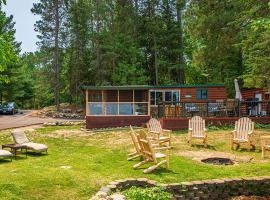 Pequot Lakes Cabin with Dock Nestled on Loon Lake!, viešbutis mieste Pequot Lakes