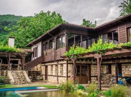 Agritourism Деребеевата Къща, hotel med pool i Cherni Vrŭkh