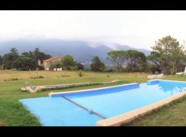 Macanet de Cabrenys Villa Sleeps 2 with Pool, khách sạn ở Maçanet de Cabrenys