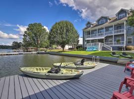 Picturesque Abode with Dock on Jackson Lake!, hotell med parkeringsplass i Jackson