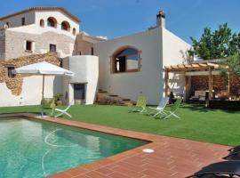 Villa in la Bisbal del Penedes Sleeps 13 with Pool, khách sạn ở Bisbal del Penedès