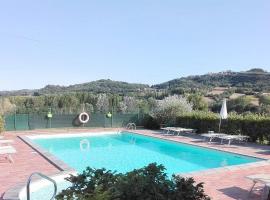 Fighille Villa Sleeps 5 with Pool and WiFi, хотел в Fighille