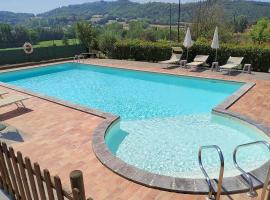 Villa in Fighille Sleeps 4 includes Swimming pool and WiFi, hotel di Fighille