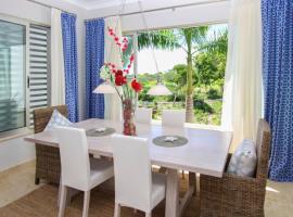 Fully equipped apartment overlooking golf course at luxury beach resort, hotel near Punta Cana International Airport - PUJ, 