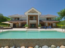 Amazing 4-bedroom tropical villa with private pool and golf course view at luxury resort، فندق بالقرب من مطار بونتا كانا الدولي - PUJ، 