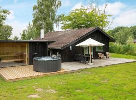 6 person holiday home in Idestrup, hotelli kohteessa Bøtø By