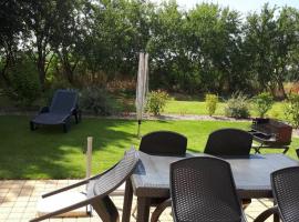 Gîte Chemillé-en-Anjou-Chemillé-Melay, 4 pièces, 6 personnes - FR-1-622-2: Saint-Georges-du-Puy-de-la-Garde şehrinde bir tatil evi