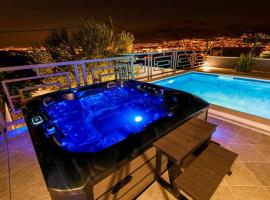 Luxury villa Stocia Split with swimming pool, sauna and jacuzzi in a peaceful location in Split, hotel din Split
