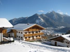 Hacher Josef - Bergpanorama Ferienwohnungen, hotel perto de Hochplattenbahn, Marquartstein