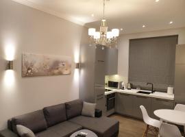 MARBEO 5 Star Luxury Suites - Peldu, hotel in Liepāja