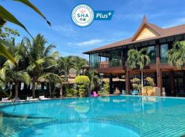 Phi Phi Villa Resort-SHA Extra Plus, family hotel in Phi Phi Don