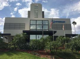 Wyndham Lake Buena Vista Resort Disney Springs® Resort Area, hotel perto de House of Blues - Orlando, Orlando
