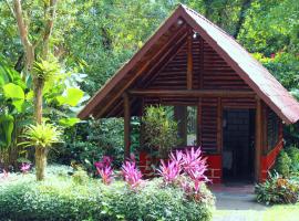 Arenal Oasis Eco Lodge & Wildlife Refuge: Fortuna şehrinde bir orman evi