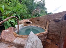 Villa privada con Jacuzzi Herradura Jaco, hotel s hidromasažnom kadom u gradu 'Herradura'