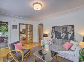 Historic Reno Home on Riverwalk 1 Mi to Midtown, ξενοδοχείο σε Reno