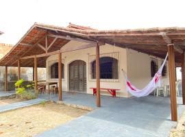 Casa para temporada - Praia de Alcobaça - Bahia - em frente ao Condomínio Gaivotas, vacation home in Alcobaça