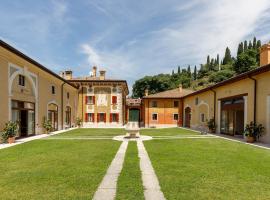 Villa Padovani Relais de Charme - Adults Only, spa hotel in Pastrengo