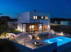 Villa Joy – hotel w mieście Pomer