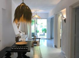 Ανεμπόδιστη Θέα με Κήπο και Πισίνα