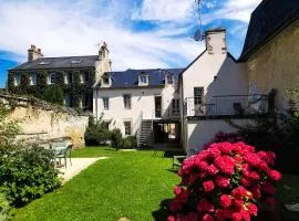 Apt duplex ou plain pied tout confort plein centre ville Bayeux proche commerces, restaurants, avec terrasse privative ou jardin commun aménagé clos, parking gratuit à proximité, proche plages du débarquement