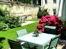 Apt cosy centre ville Bayeux avec terrasse ou extérieur proche plages du débarquement、バイユーのホテル