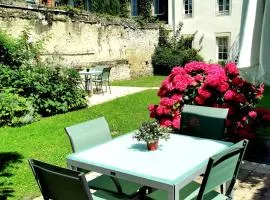 Apt duplex ou plain pied tout confort plein centre ville Bayeux proche commerces, restaurants, avec terrasse privative ou jardin commun aménagé clos, parking gratuit à proximité, proche plages du débarquement