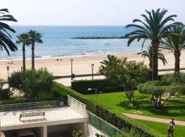 Apartamento recién reformado en primera línea con vistas a la playa de la Almadraba