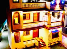 SAI ASHISH VILLA 4BHK, hotel i Kārli