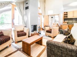 Two internally connecting 2-bed apartments with shared private entrance, feriebolig i Flaine