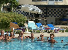 Stunning Large 4 bed Villa Within Walking Distance Of Everything beach, vacation home in Side