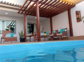 Casa com Piscina e Churrasqueira e excelente Localização em Piuma, pet-friendly hotel in Piúma