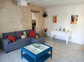 La Little House - Proche ZOOPARC de Beauval, hotel with parking in Saint-Jean-Saint-Germain