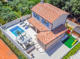 Blue Sapphire Boutique Villa, holiday home in Ližnjan