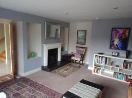 Fully Self Contained 2 Storey Guest Suite in Grianan Country House, apartman Quinben