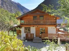 Chalet de 5 chambres a Venosc a 400 m des pistes avec jacuzzi jardin clos et wifi